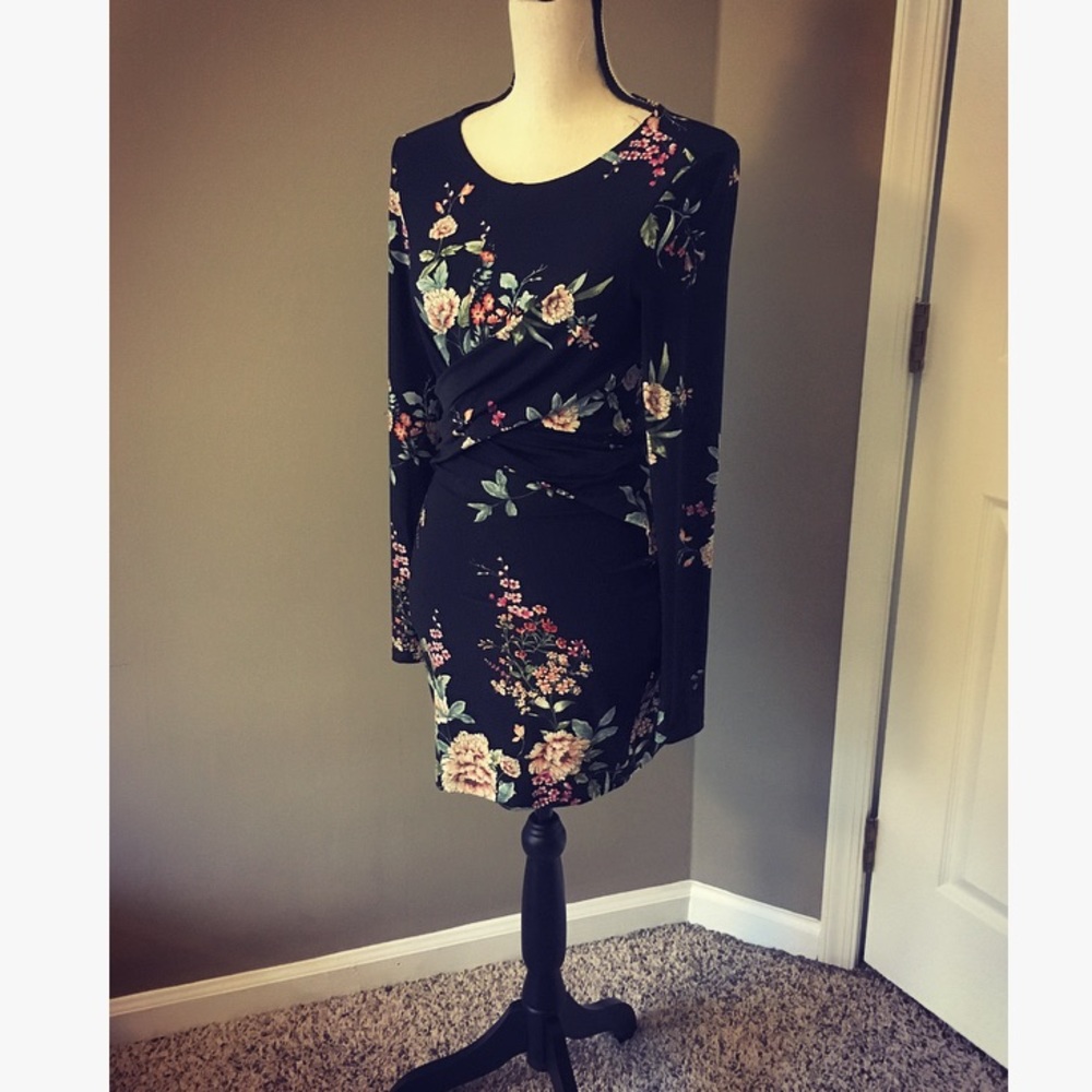 *BRAND NEW* Long Sleeve Knit Dress